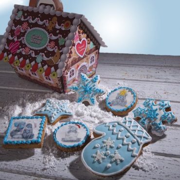 Имбирное печенье «Пряничный домик с голубыми снежинками»