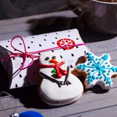 Имбирное печенье «Новогодний конверт со снеговиком и снежинкой»
